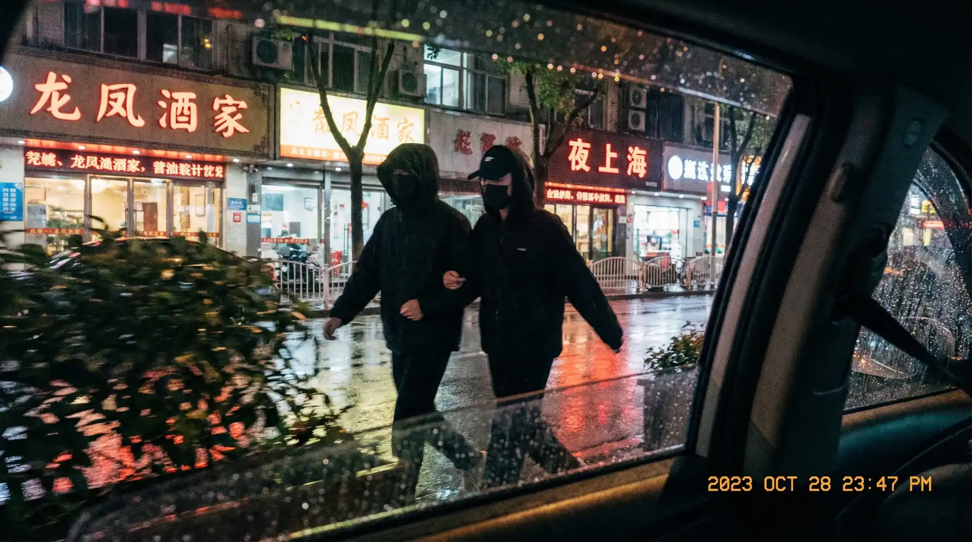 半岛bob体育官网 - 顶流明星深夜密会现场抓拍照片